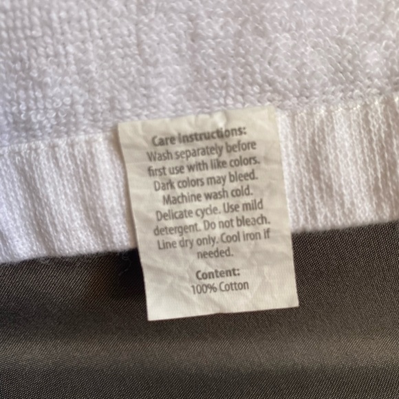 3/$20 Minnie Mouse hand/dish towels - Picture 8 of 8